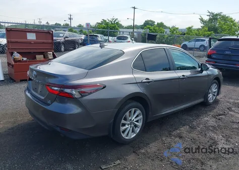 2022 Toyota Camry Le z USA, uszkodzony, nr VIN 4T1R11BK2NU055683